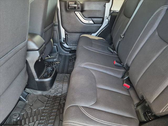 Used 2014 Jeep Wrangler Unlimited Rubicon w/ Connectivity Group AWD/4WD image 18