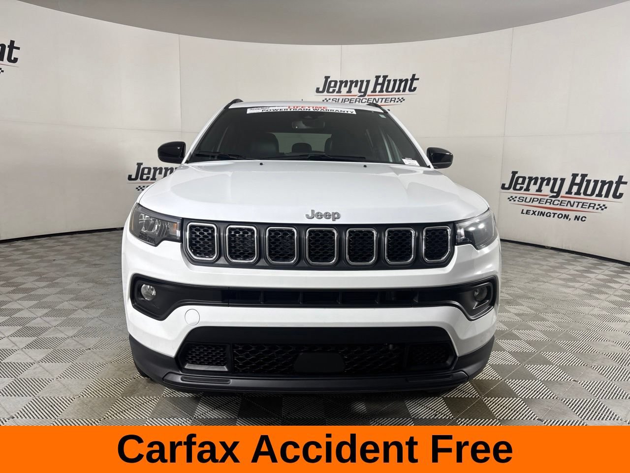 Used 2024 Jeep Compass Latitude w/ Sun and Sound Group AWD/4WD image 3