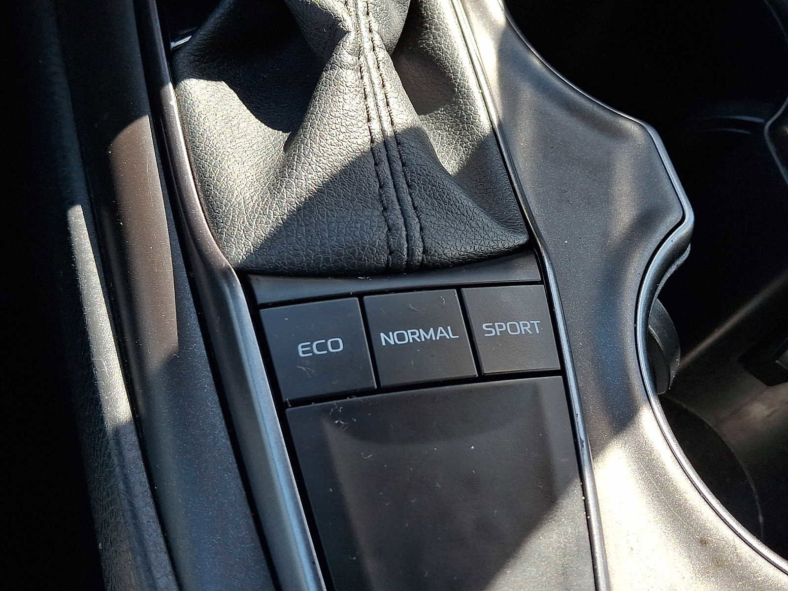 Used 2024 Toyota Camry SE FWD image 23