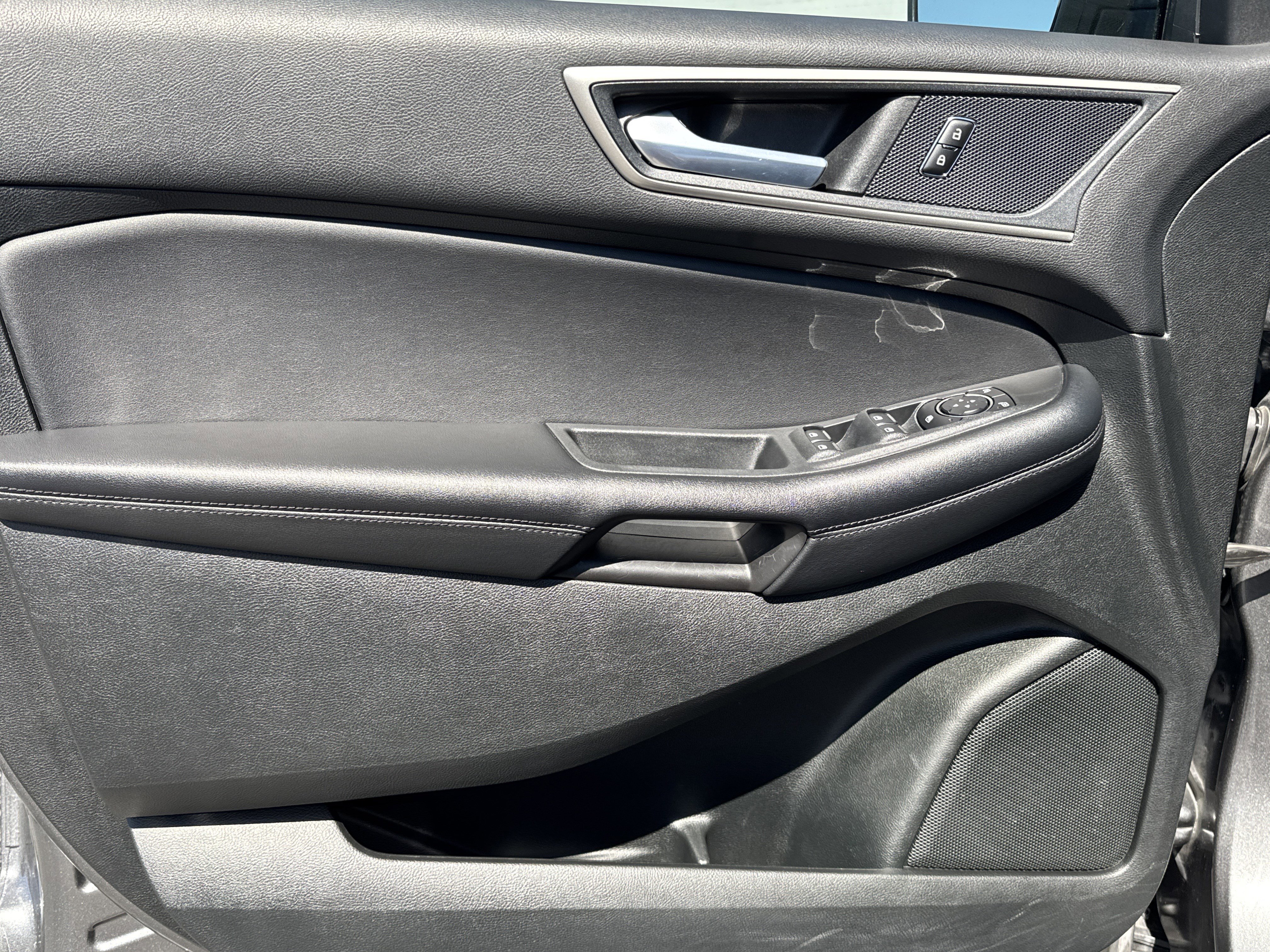 Used 2023 Ford Edge SEL image 17