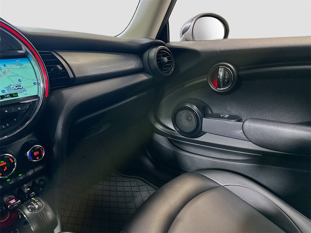 Used 2016 MINI Cooper 2-Door Hardtop image 22