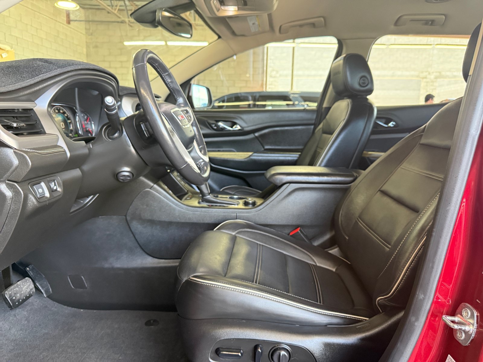 Used 2019 GMC Acadia Denali w/ Technology Package FWD image 13