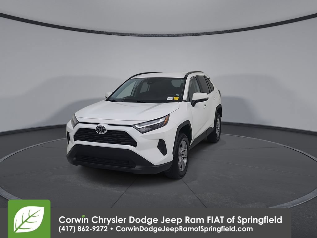 Used 2025 Toyota RAV4 XLE AWD/4WD image 6