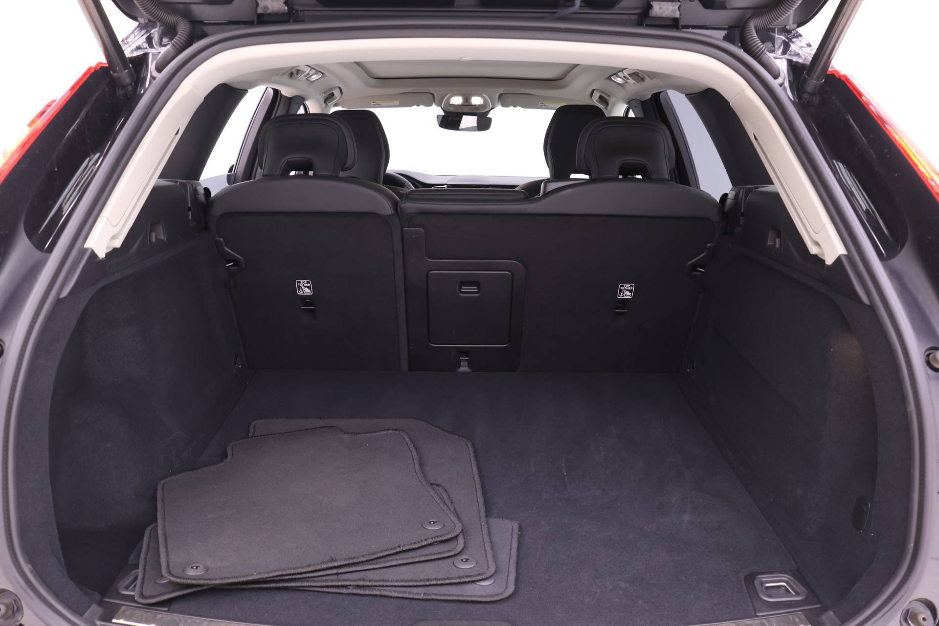 Certified 2025 Volvo XC60 B5 Plus image 18