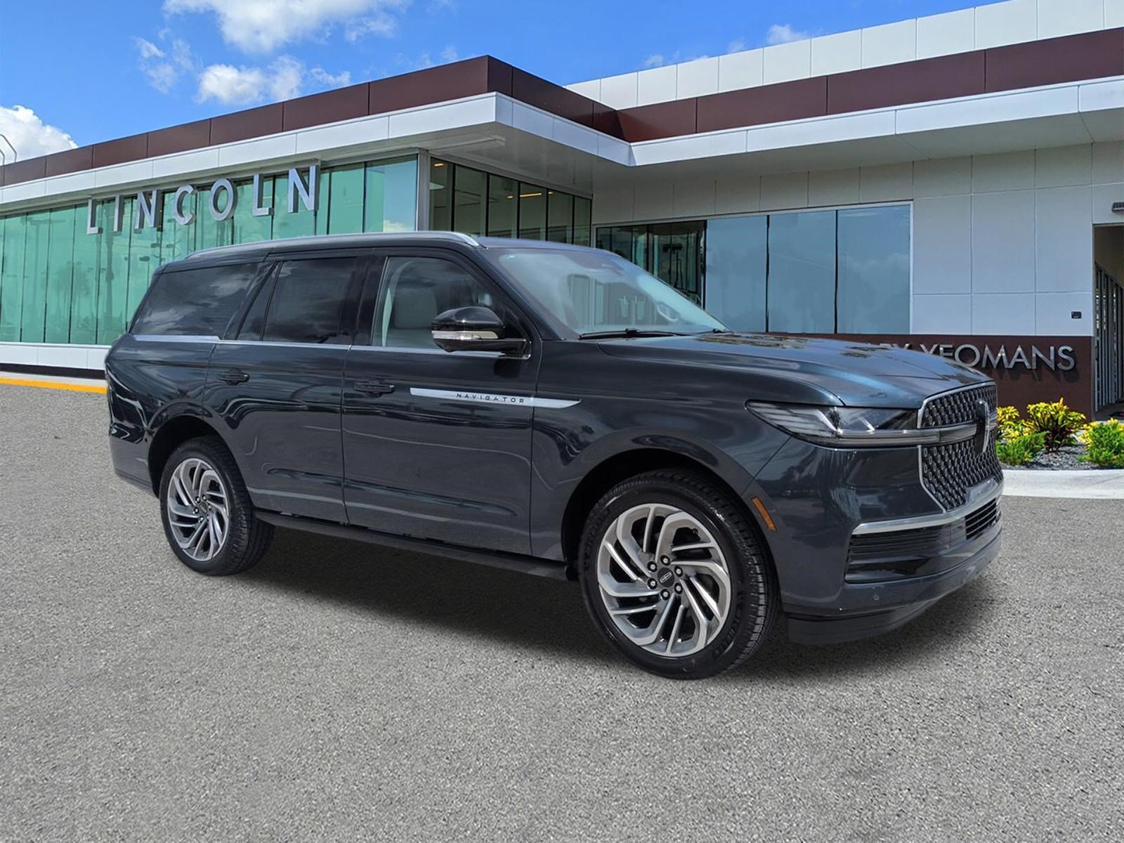 New 2026 Lincoln Navigator Reserve AWD/4WD image 2