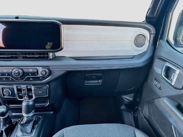 Used 2024 Jeep Wrangler Unlimited Sahara AWD/4WD image 24