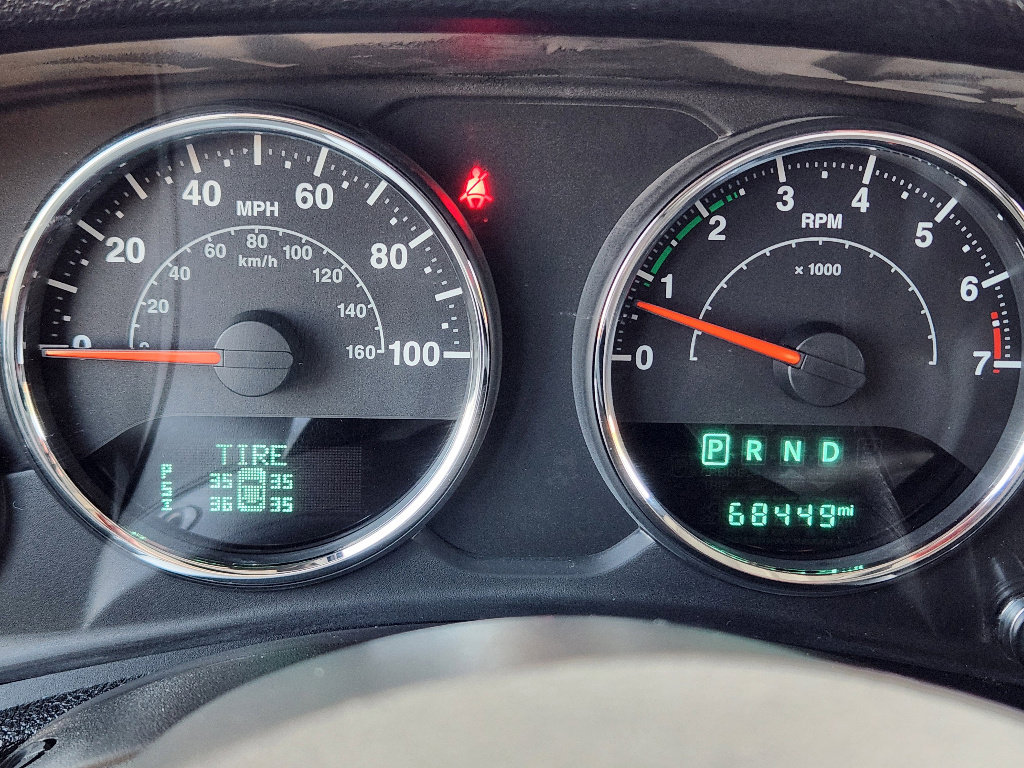 Used 2015 Jeep Wrangler Rubicon w/ Power Convenience Group image 16