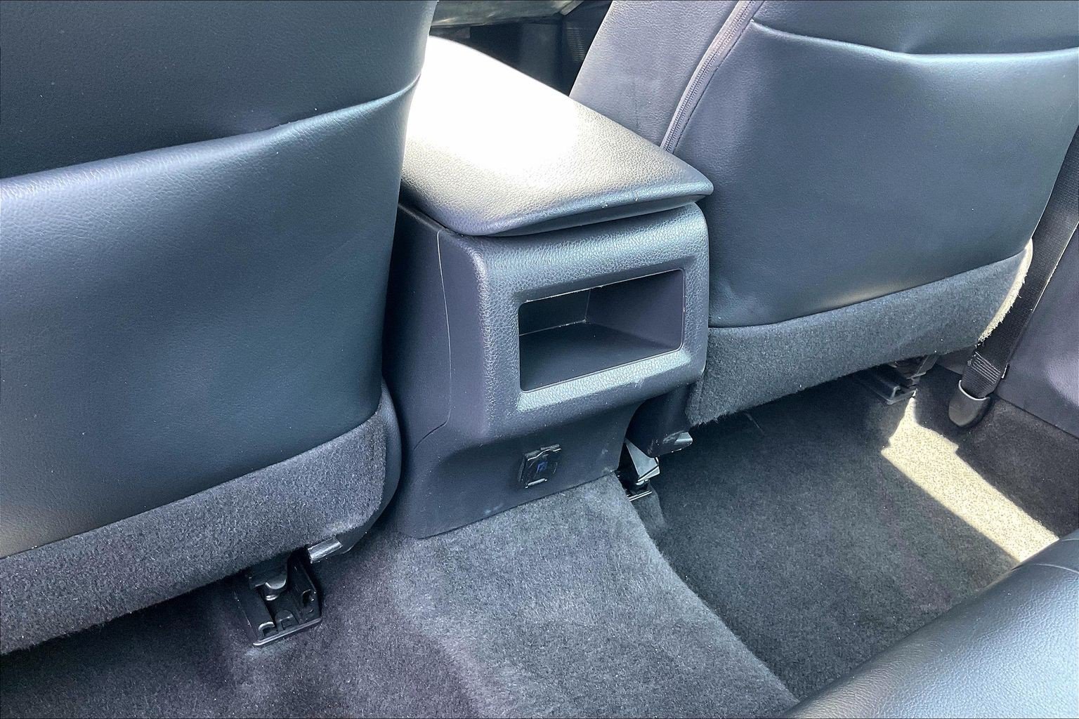 Used 2021 Toyota Camry SE FWD image 39