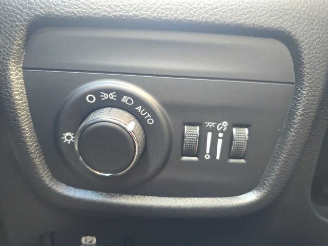 New 2025 Jeep Grand Cherokee Altitude image 11