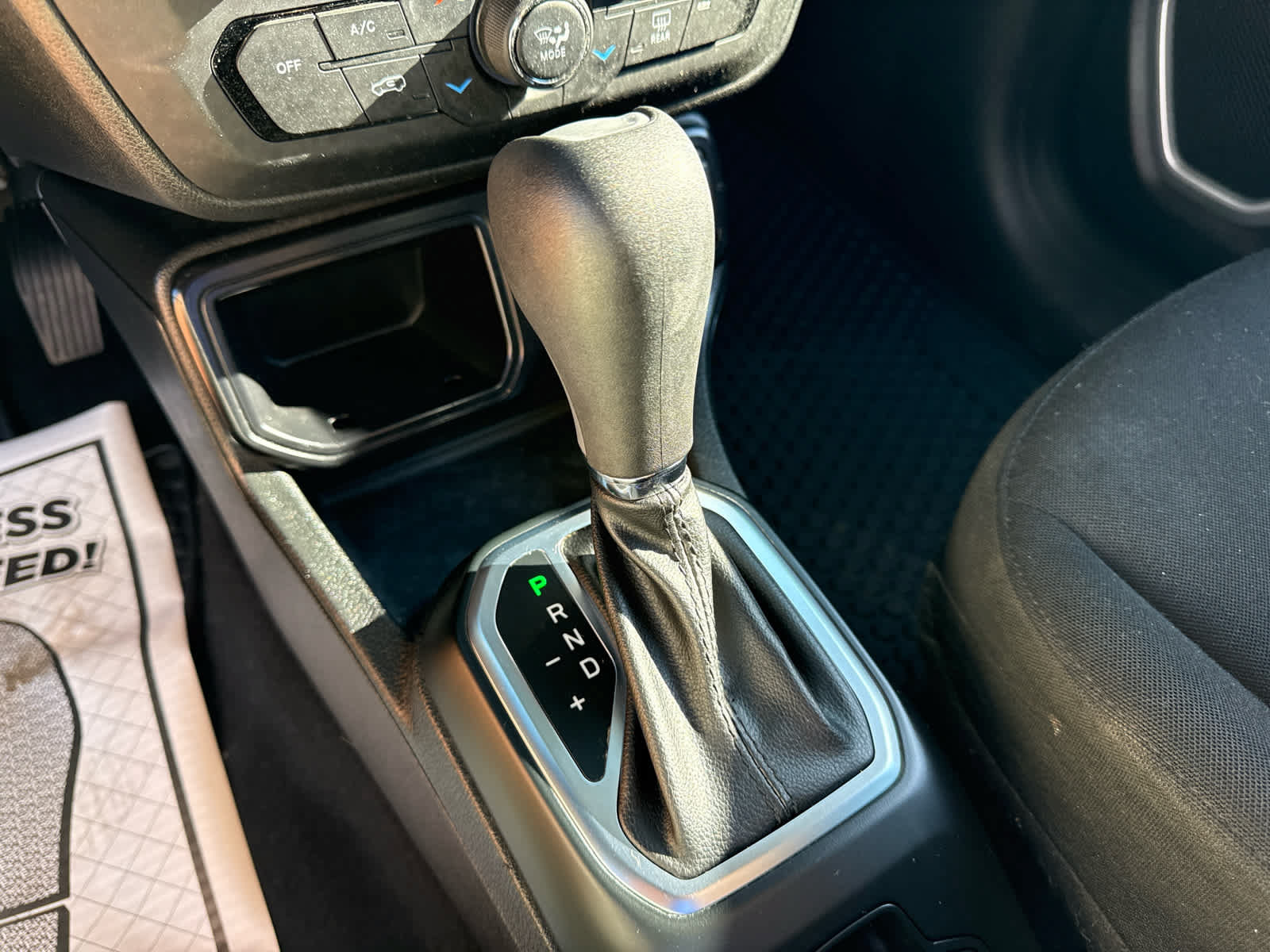 Used 2018 Jeep Renegade Latitude w/ Cold Weather Group FWD image 20