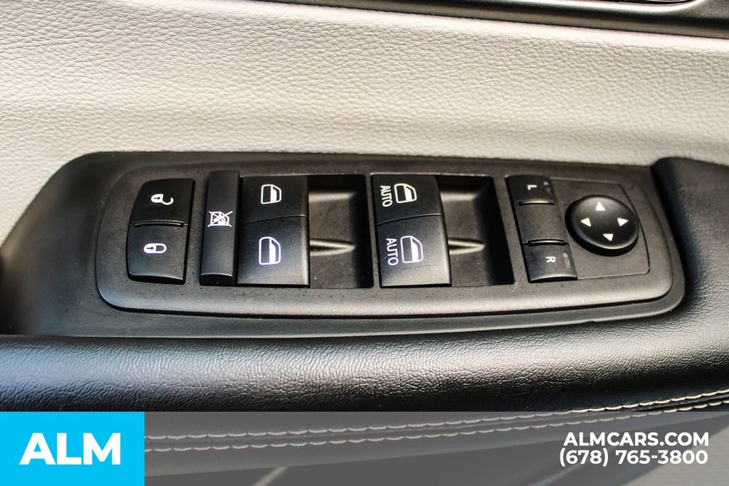 Used 2024 Chrysler Pacifica Touring-L image 41