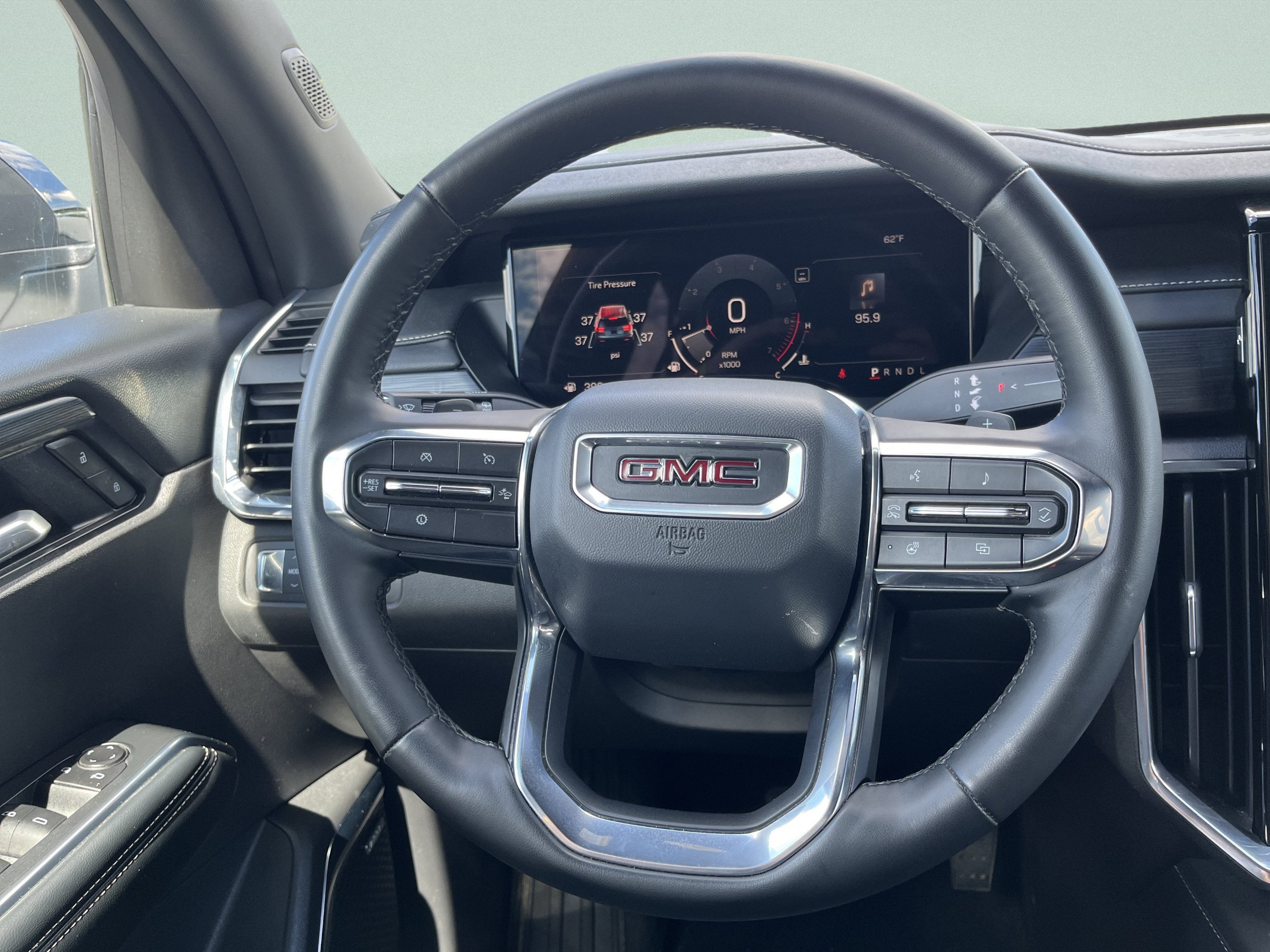 Used 2025 GMC Acadia Elevation w/ Elevation Premium Package AWD/4WD image 25