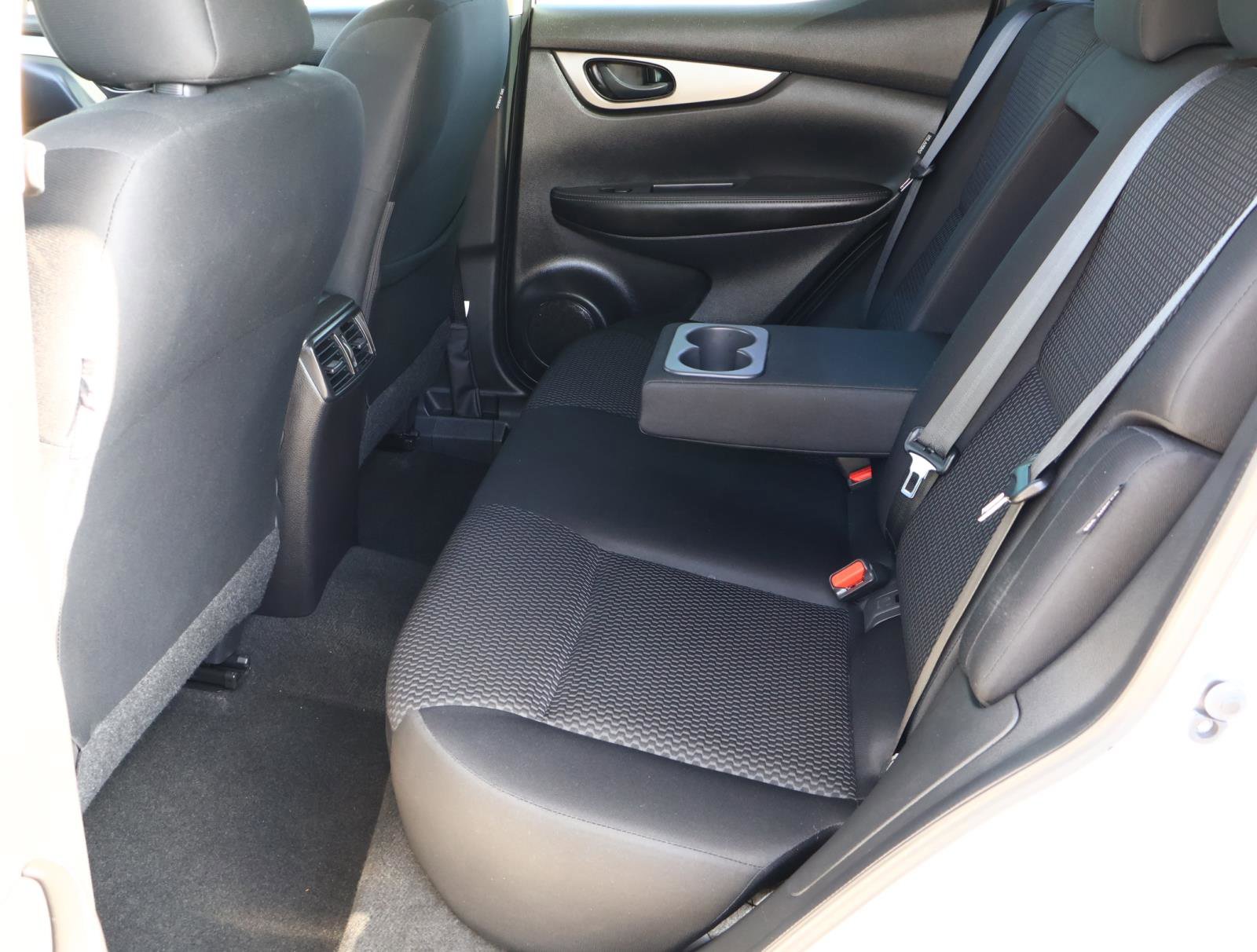 Used 2021 Nissan Rogue Sport S image 19