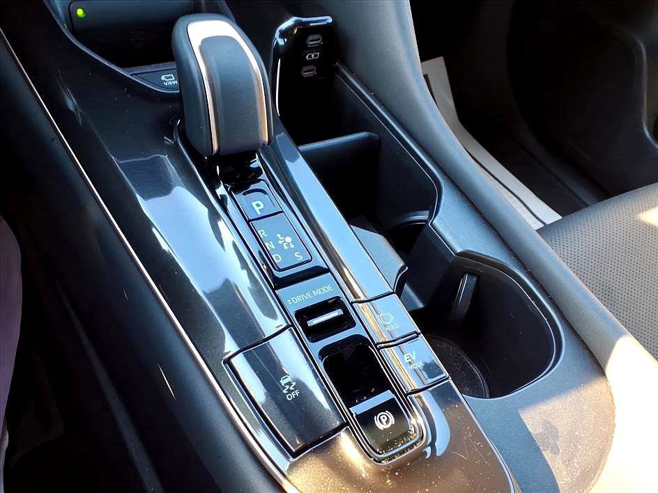 Used 2025 Toyota Crown Signia w/ Advanced Technology Package image 22