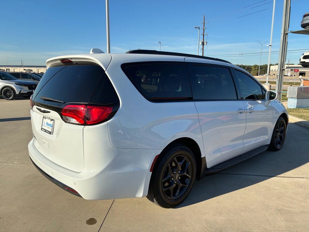 Used 2020 Chrysler Pacifica Touring-L Plus image 8