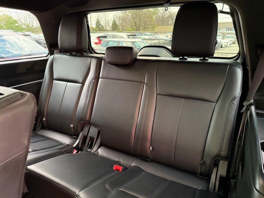 Used 2019 Ford Expedition XLT w/ Equipment Group 202A AWD/4WD image 17