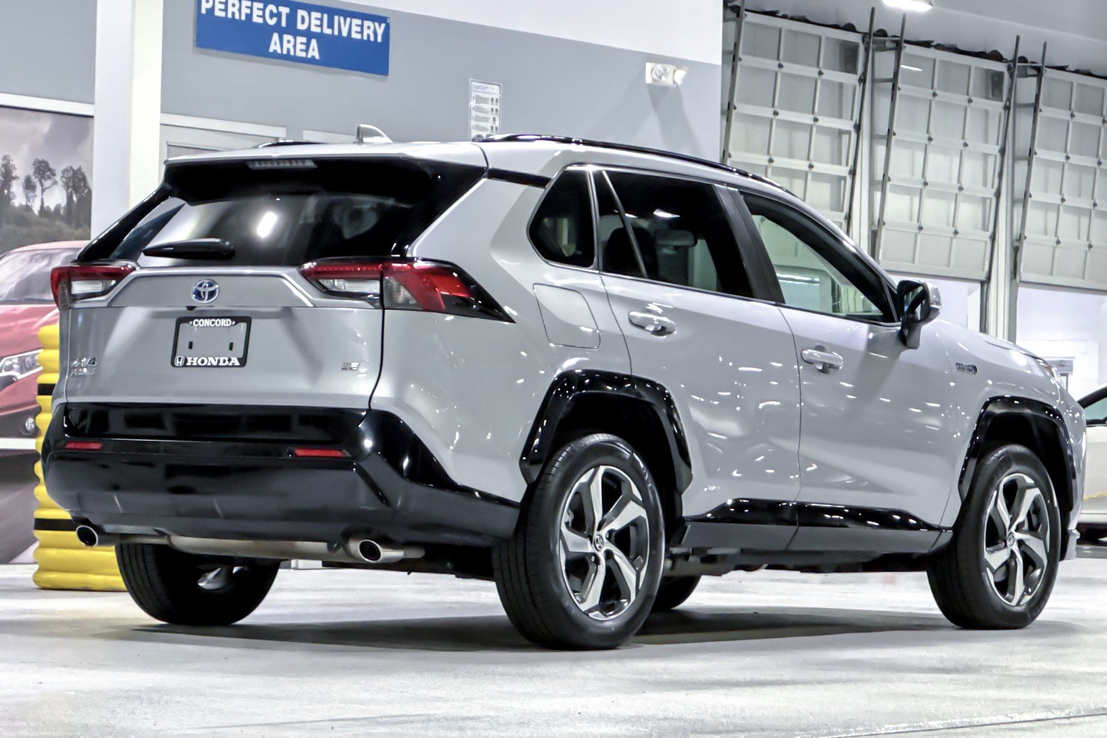 Used 2022 Toyota RAV4 SE w/ Weather & Moonroof Package AWD/4WD image 9