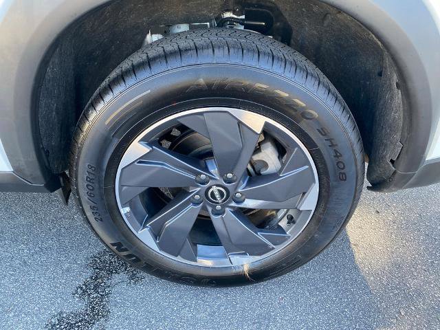 Used 2024 Nissan Rogue SV image 31