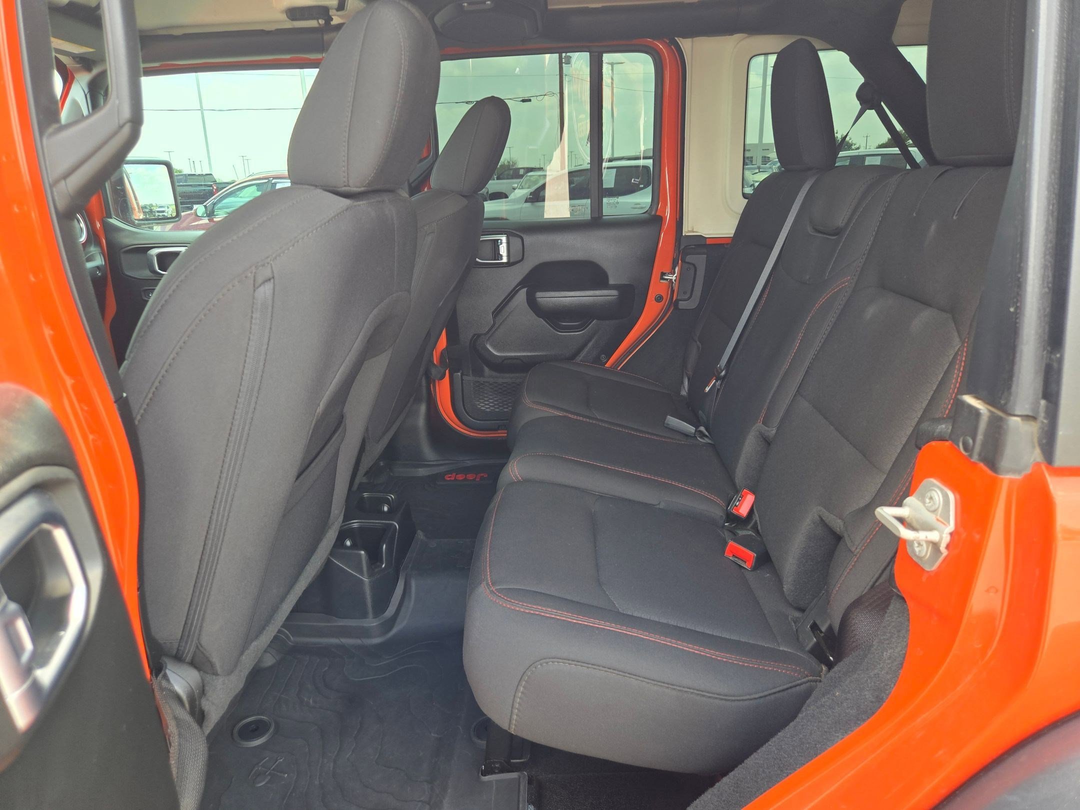 Used 2023 Jeep Wrangler Unlimited Rubicon w/ Cold Weather Group AWD/4WD image 13