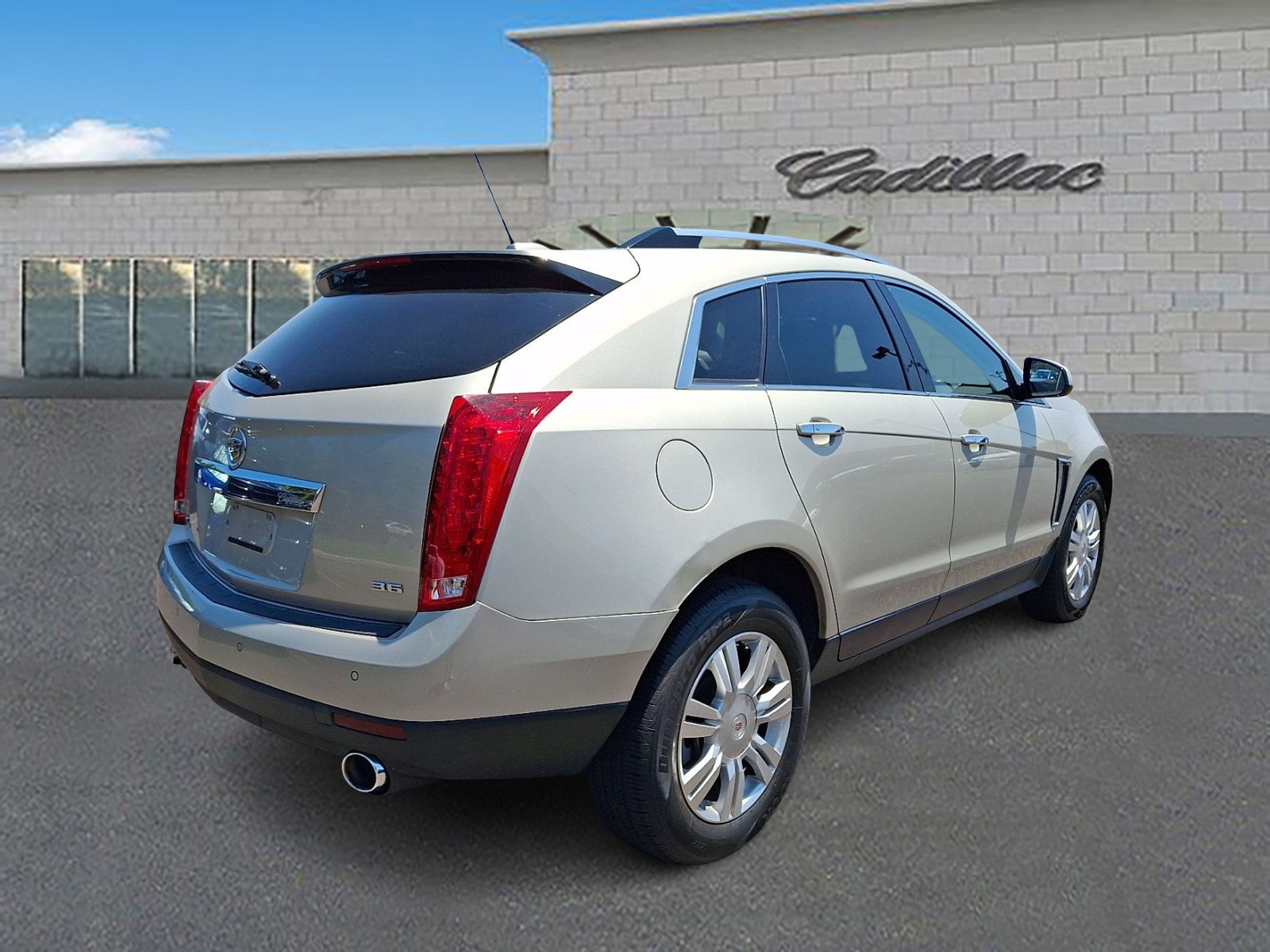 Used 2015 Cadillac SRX Luxury w/ Driver Awareness Package AWD/4WD image 4