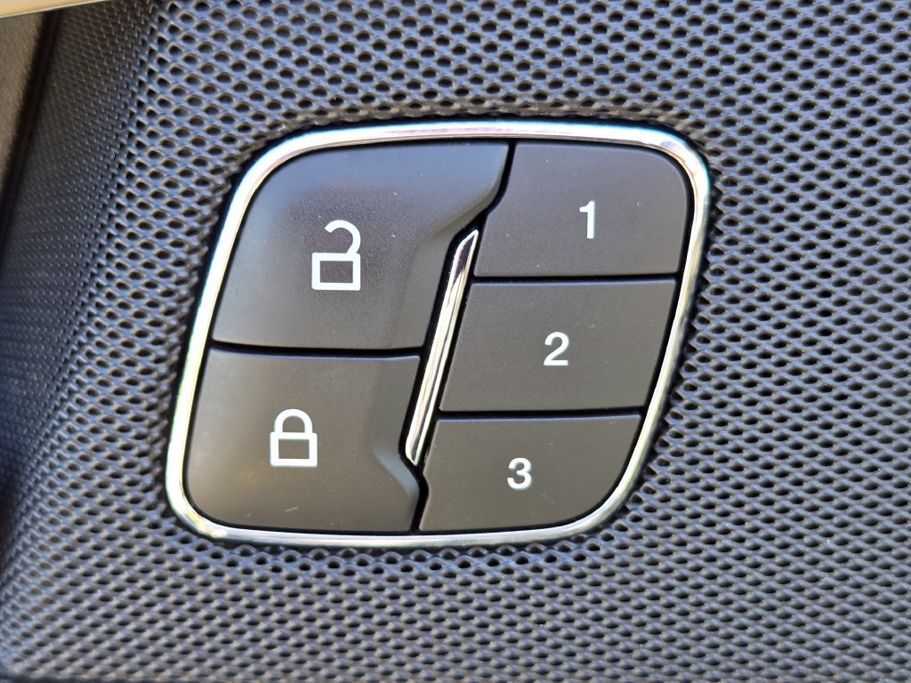 Used 2019 Lincoln Nautilus Reserve w/ Cargo Utility Package AWD/4WD image 10