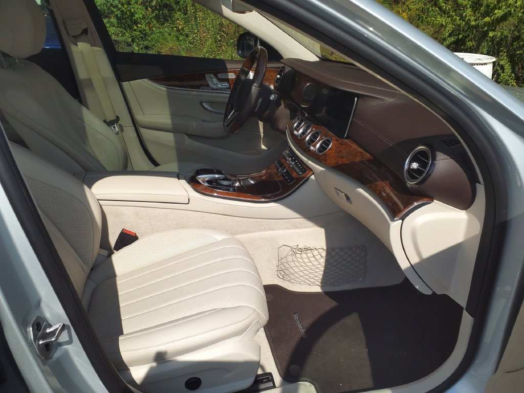Used 2020 Mercedes-Benz E 350 4MATIC Sedan image 10