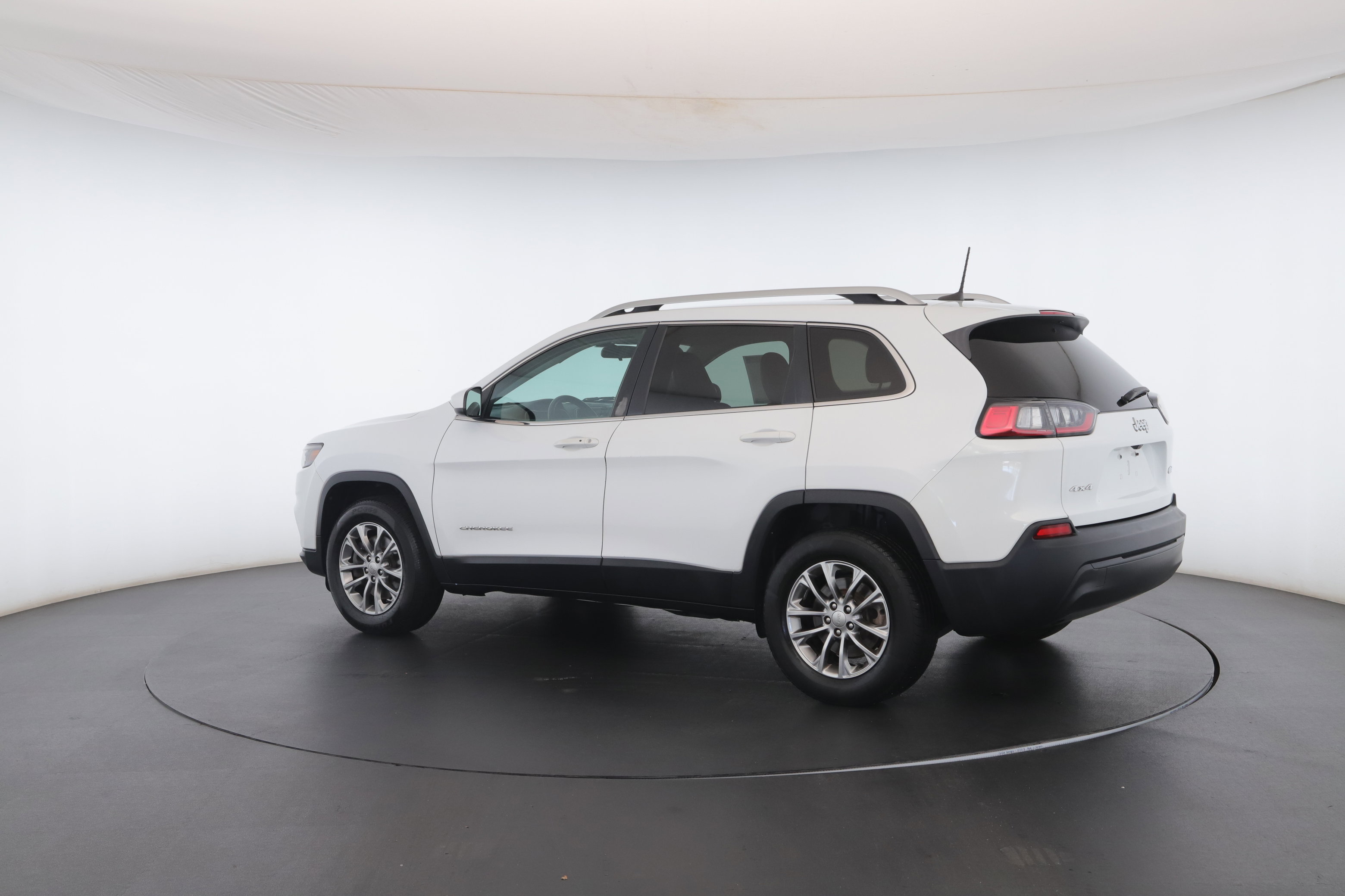 Used 2019 Jeep Cherokee Latitude Plus image 19
