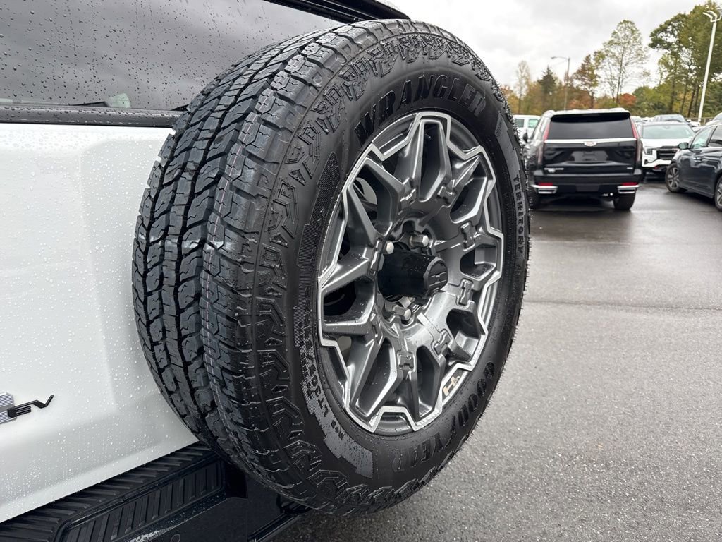 Used 2024 GMC Hummer EV 3X w/ LPO, Illumination Package image 34