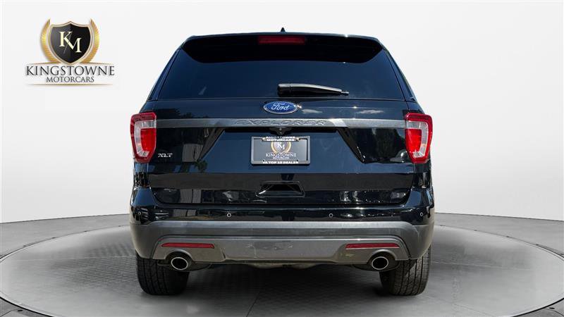 Used 2017 Ford Explorer XLT w/ Equipment Group 202A FWD image 4