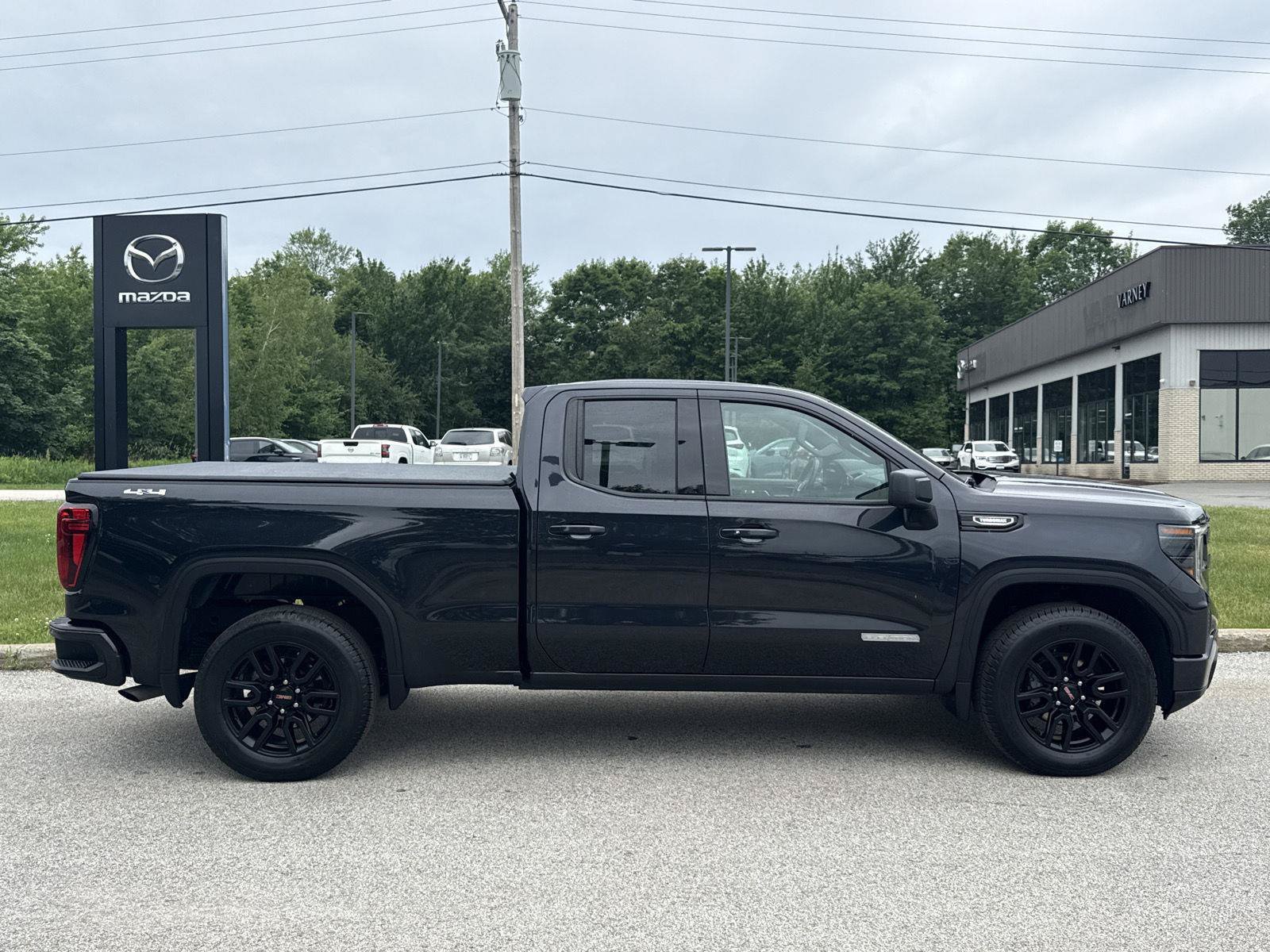 Used 2025 GMC Sierra 1500 Elevation AWD/4WD image 11