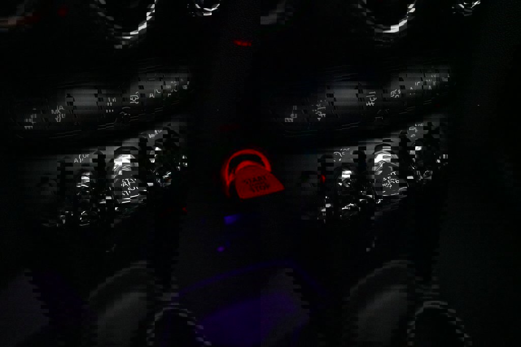 Used 2020 MINI Cooper 4-Door Hardtop image 30