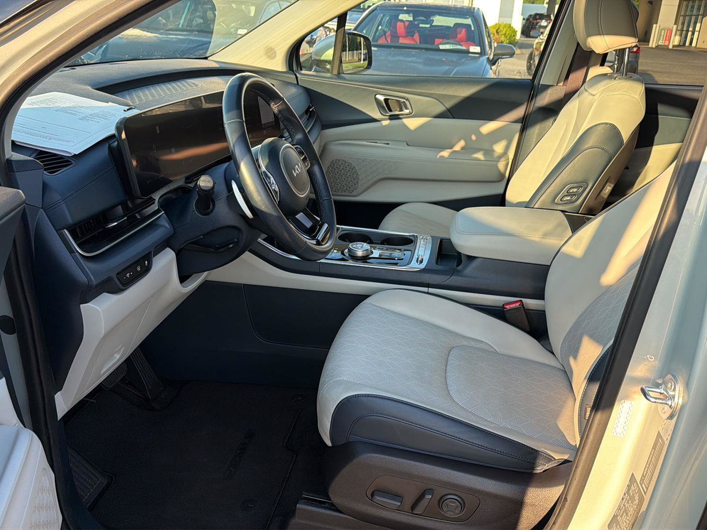 Used 2025 Kia Carnival SX FWD image 10