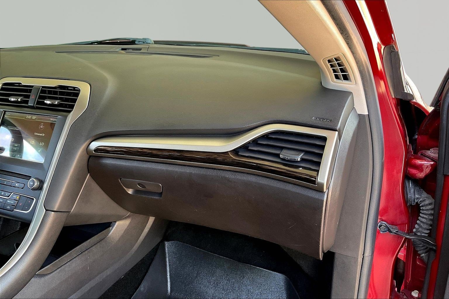 Used 2016 Ford Fusion SE w/ Equipment Group 202A FWD image 26