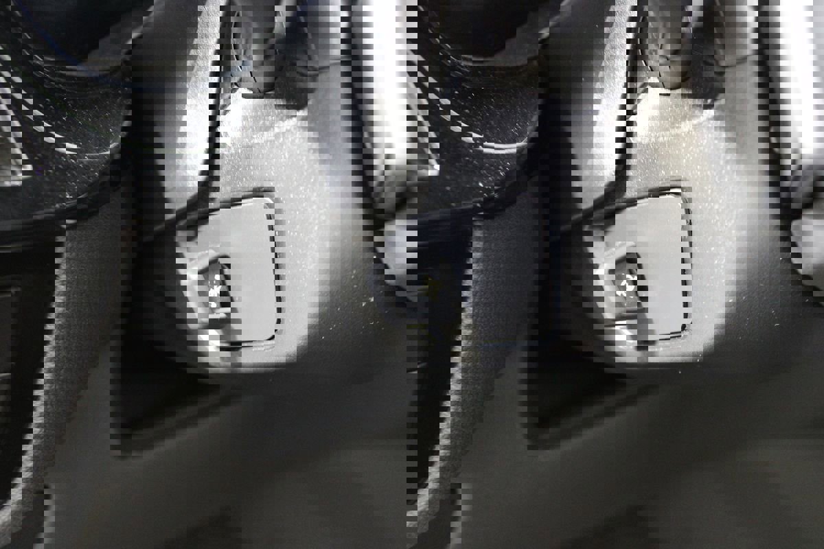 Used 2023 BMW 530e w/ M Sport Package image 38