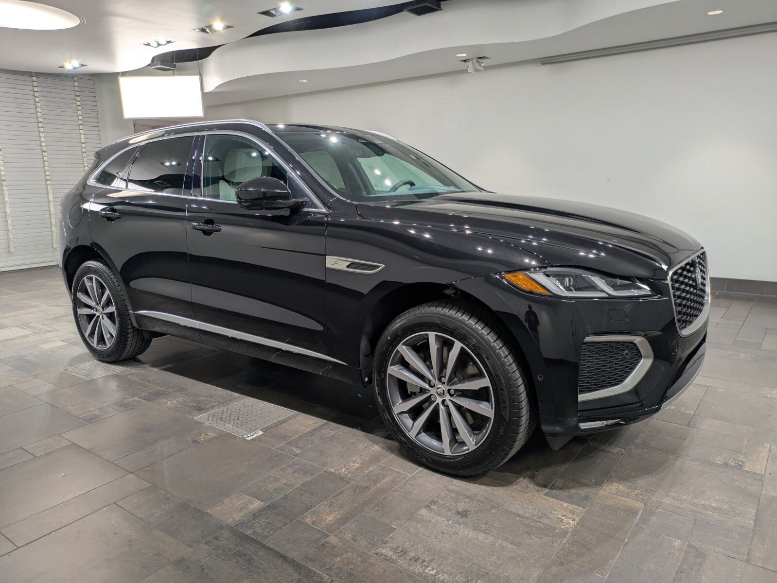 New 2026 Jaguar F-PACE R-Dynamic S image 28