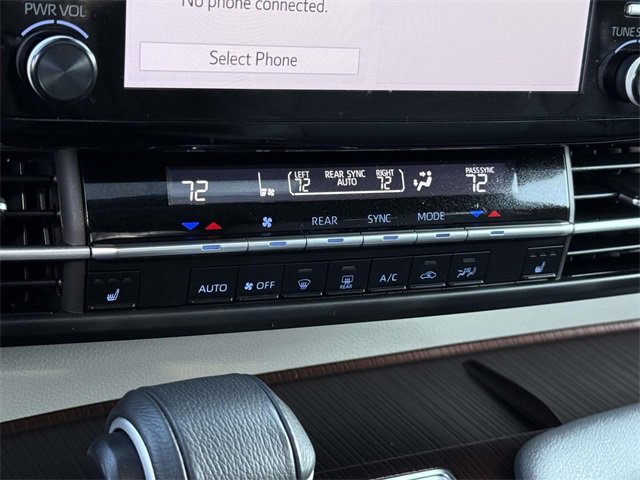 Used 2024 Toyota Sienna XLE image 17