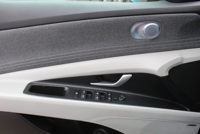 Used 2024 Hyundai Elantra Limited FWD image 30