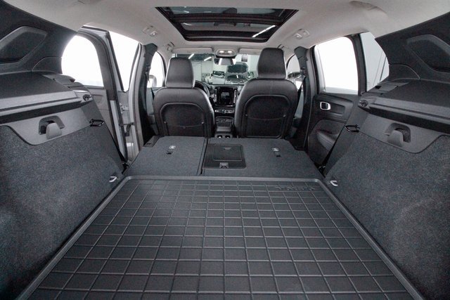 Certified 2025 Volvo XC40 B5 Core w/ Protection Package Premier image 30