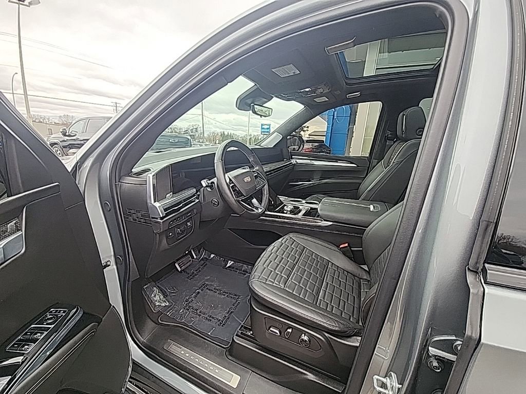 Used 2025 Cadillac Escalade V image 9