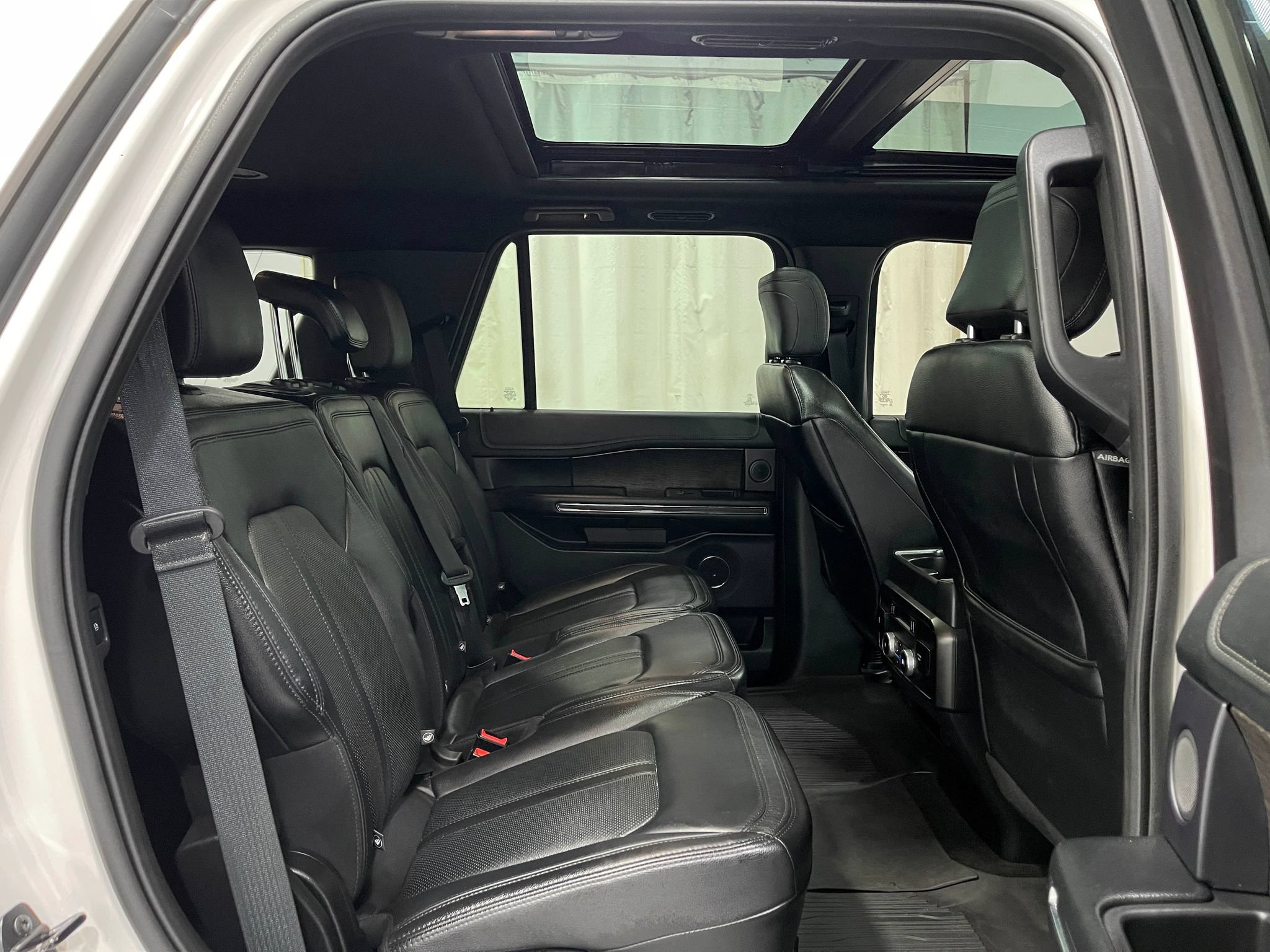 Used 2019 Ford Expedition Limited w/ Equipment Group 302A AWD/4WD image 32