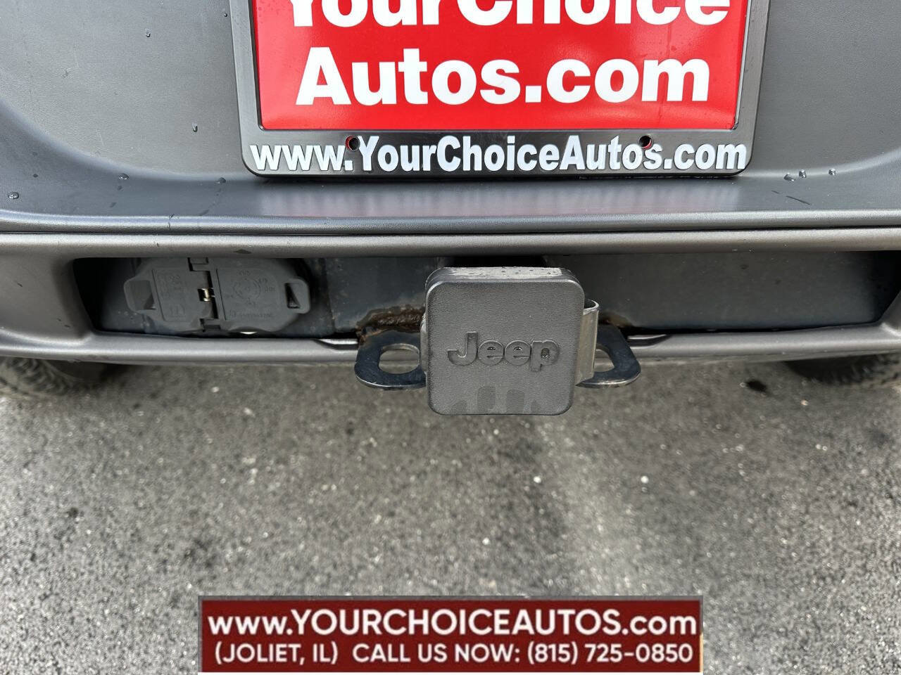 Used 2017 Jeep Cherokee Trailhawk w/ Cold Weather Group image 7