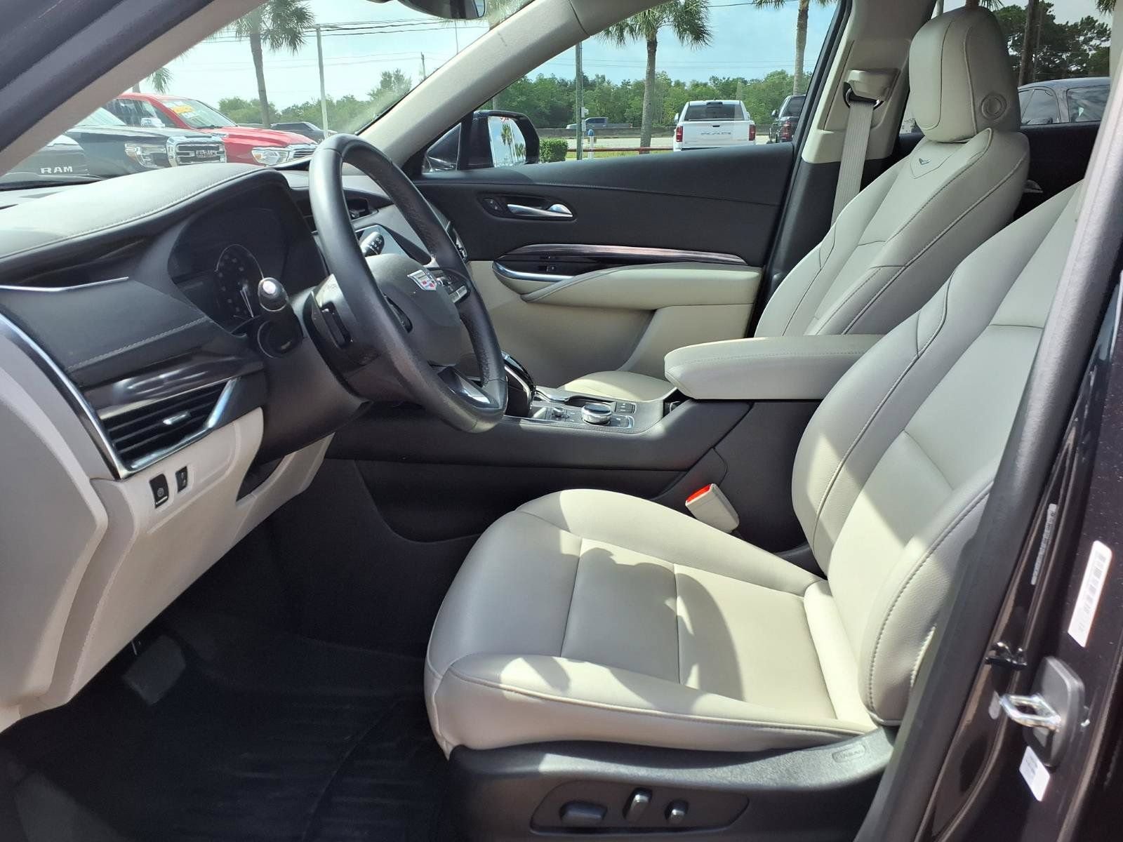 Used 2022 Cadillac XT4 Luxury FWD image 25