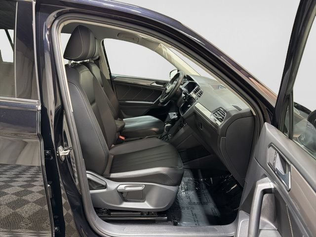 Certified 2022 Volkswagen Tiguan SE FWD image 35