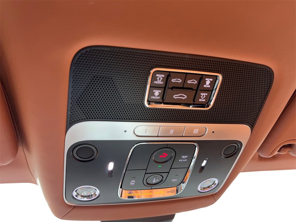 Used 2022 Bentley Flying Spur W12 image 40