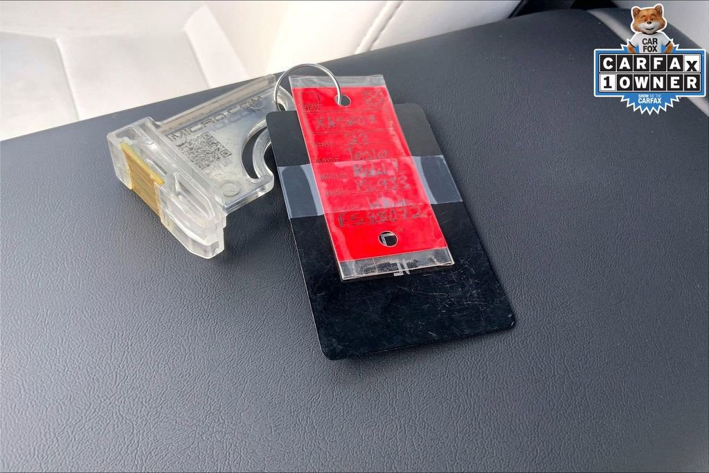 Used 2023 Tesla Model Y Performance image 11