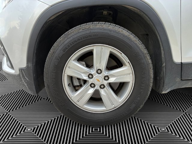 Used 2018 Chevrolet Trax LT w/ LT Convenience Package AWD/4WD image 9