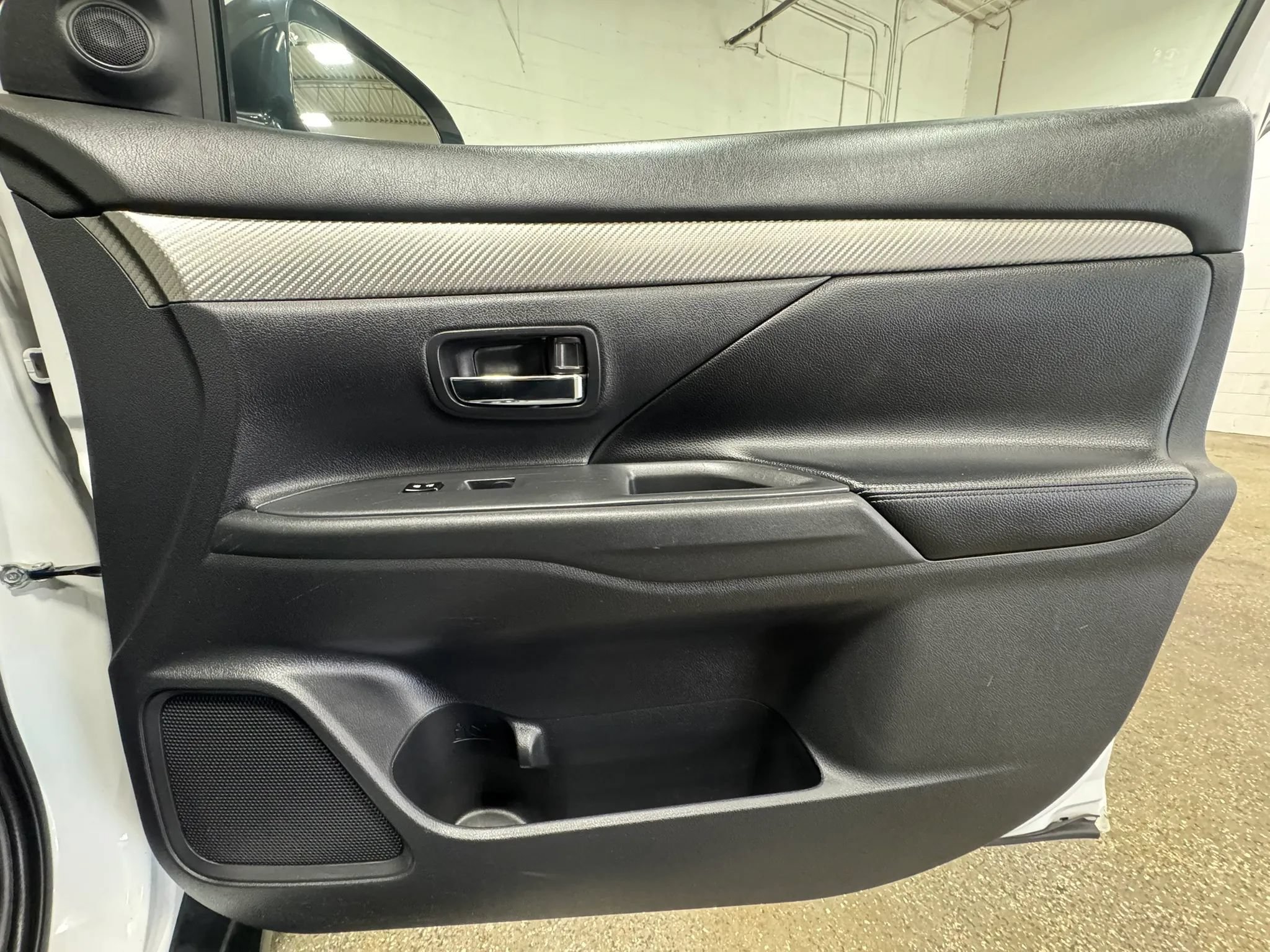 Used 2015 Mitsubishi Outlander SE FWD image 25