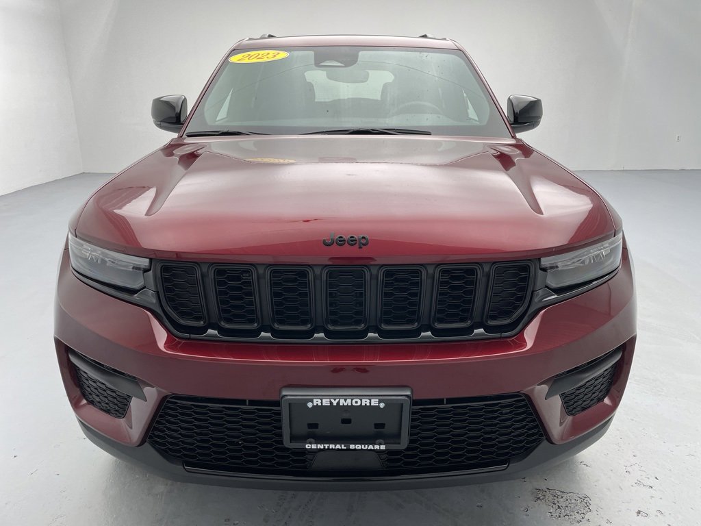 Used 2023 Jeep Grand Cherokee Altitude image 5