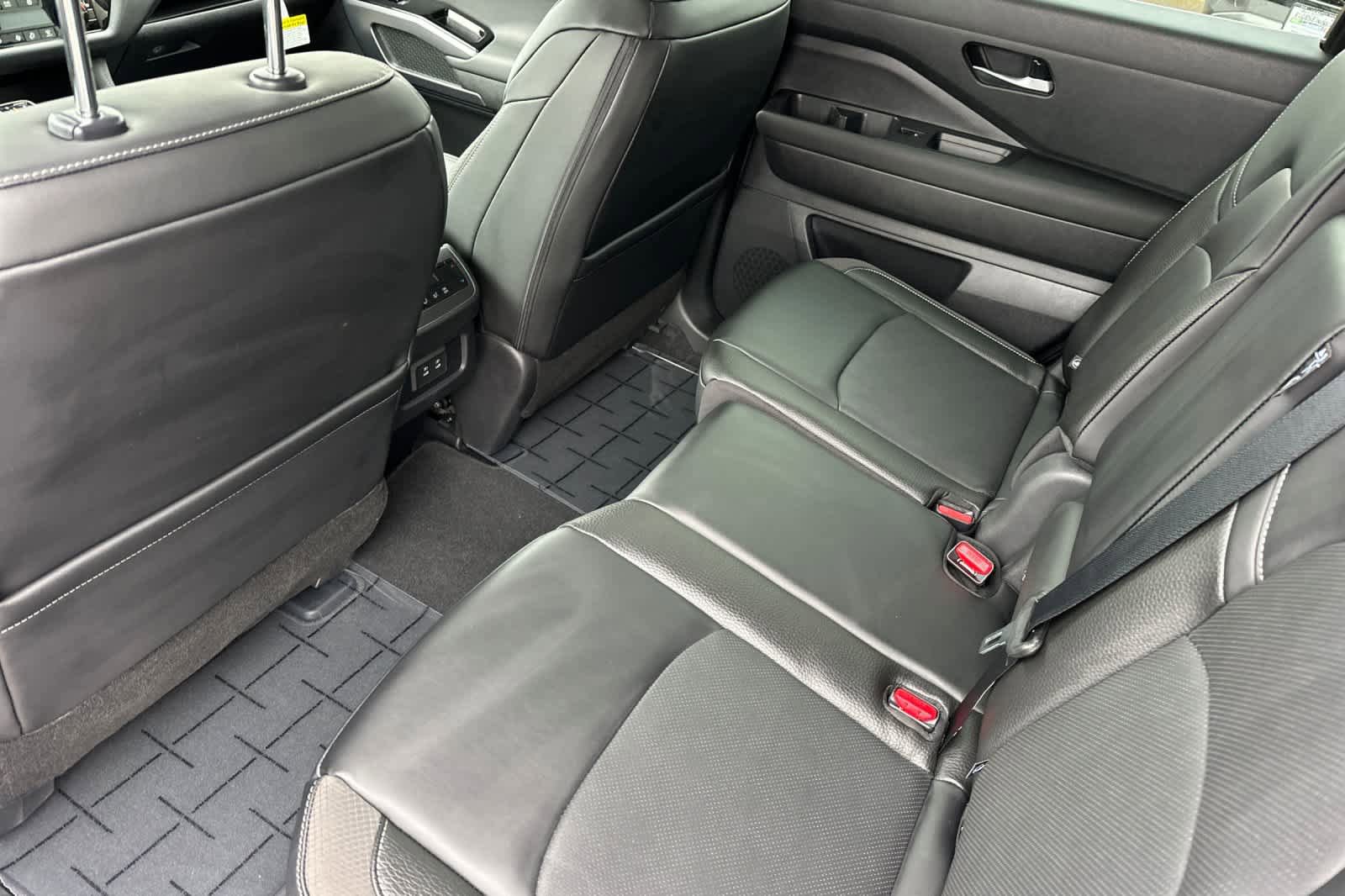 New 2026 Nissan Pathfinder SL image 4