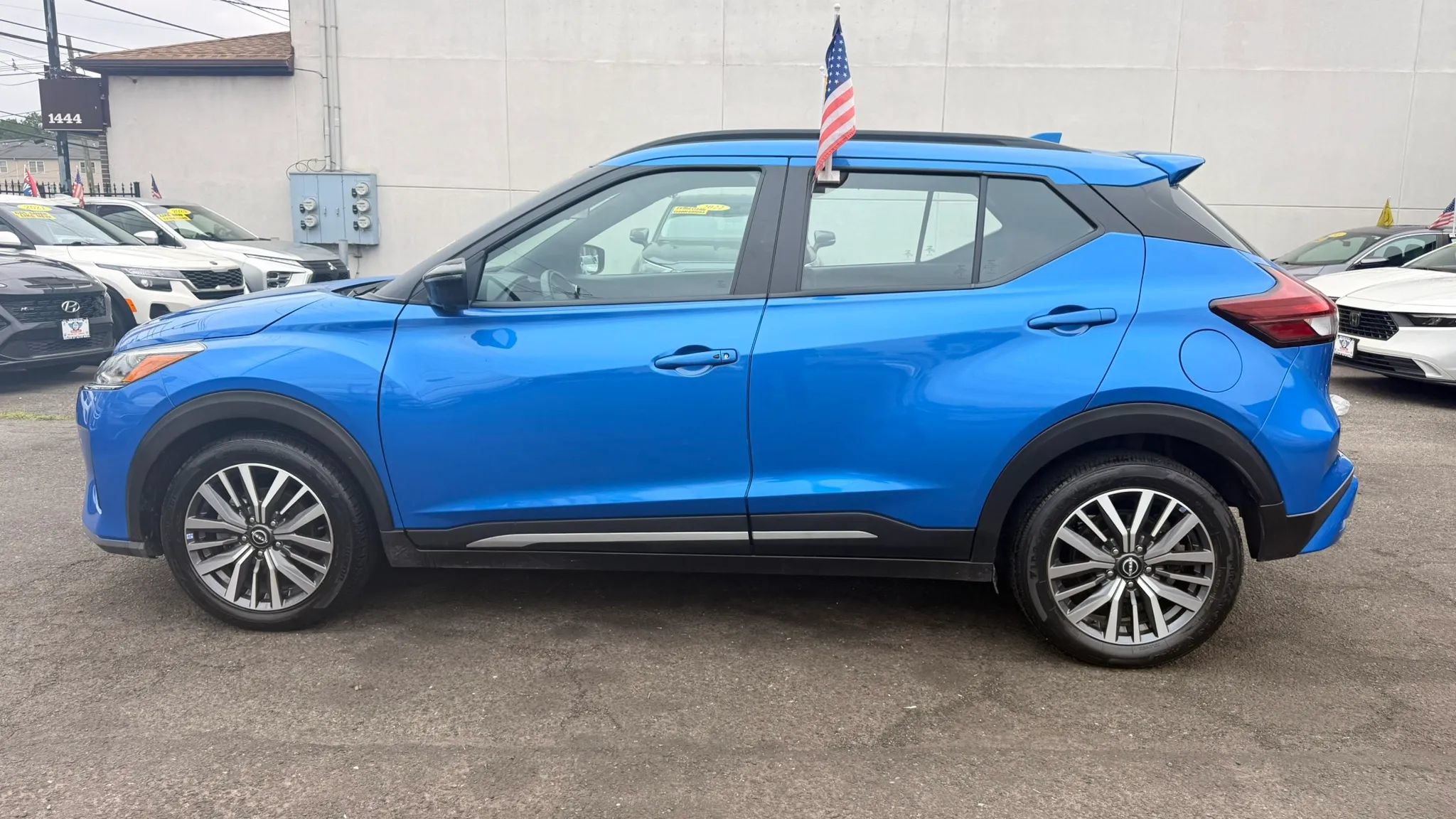 Used 2024 Nissan Kicks SR FWD image 10